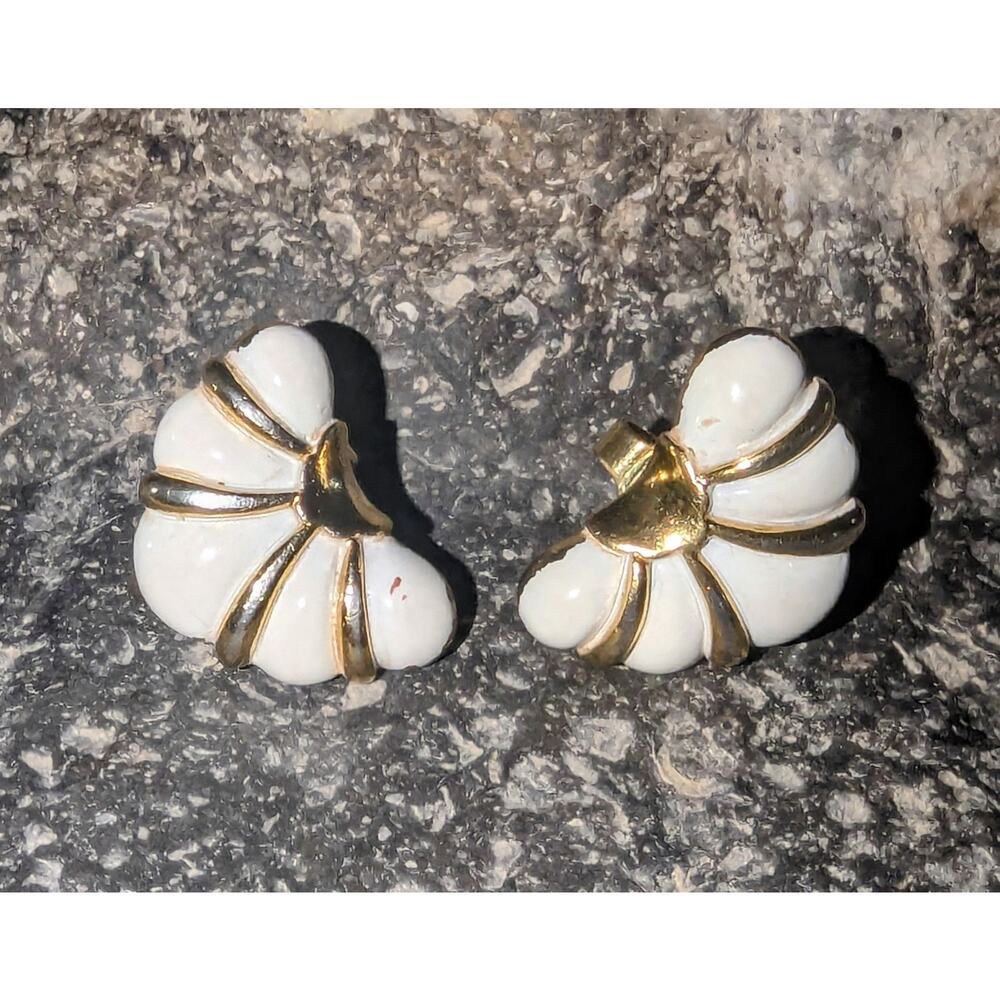 Vtg Crown Trifari Clip On Earrings White Enamel Fan Gold Tone MCM 50s Dressy